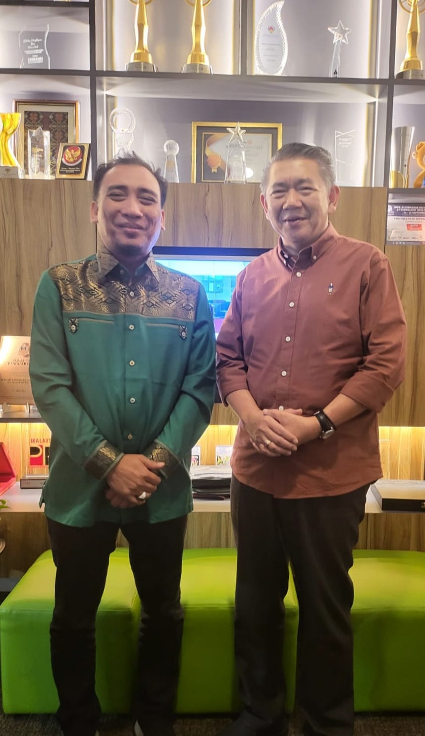 Keren, H Ikbal Sayuti Duduk Bersama Menteri Perdagangan dalam Negeri dan Biaya Hidup Malaysia