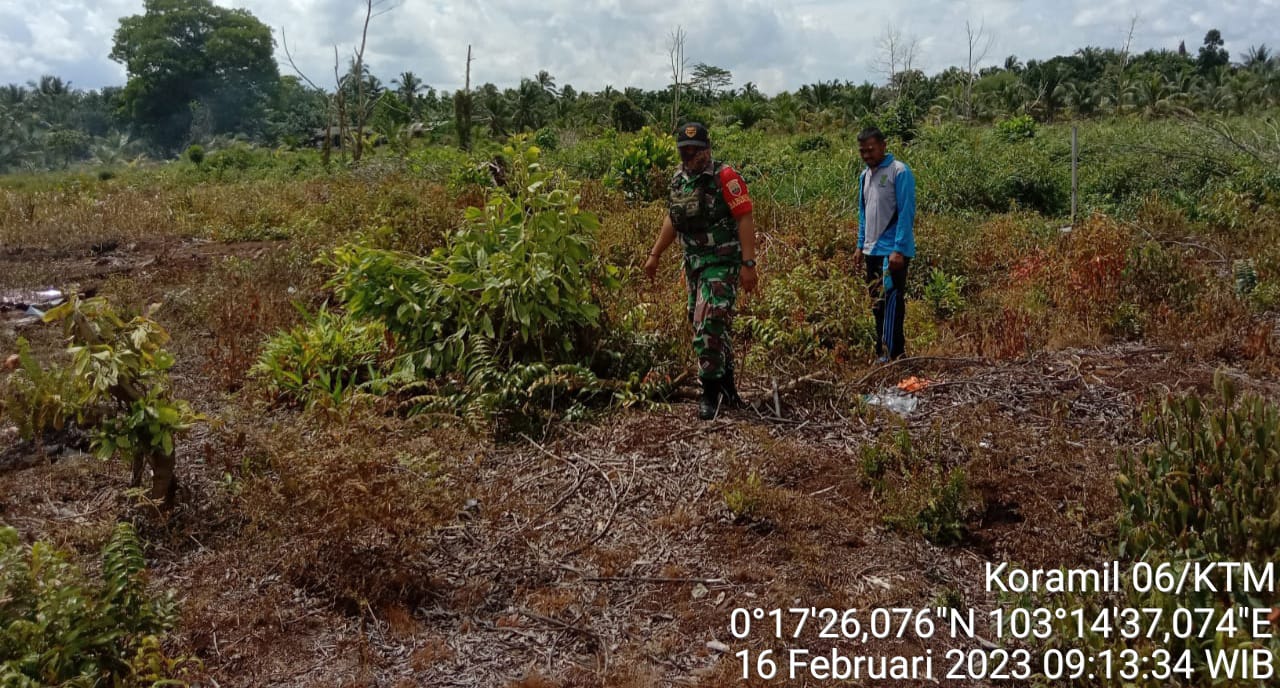 Babinsa Kelapa Pati Jaya Bersama Warga Binaan Laksanakan Patroli dan Sosialisasi Karhutla 