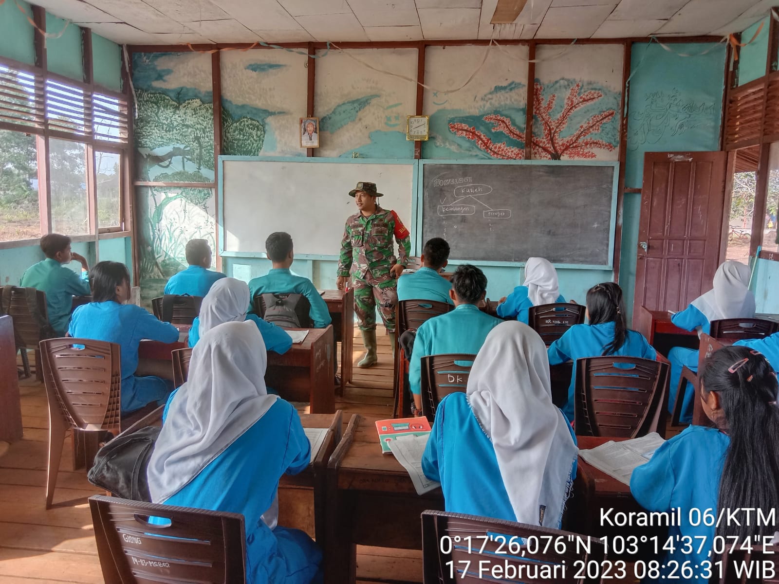 Tanamkan Nilai Pancasila Bagi Pelajar, Babinsa Koramil 06/KTM Praka Riski Beri Materi Wasbang di Wilayah Binaan 