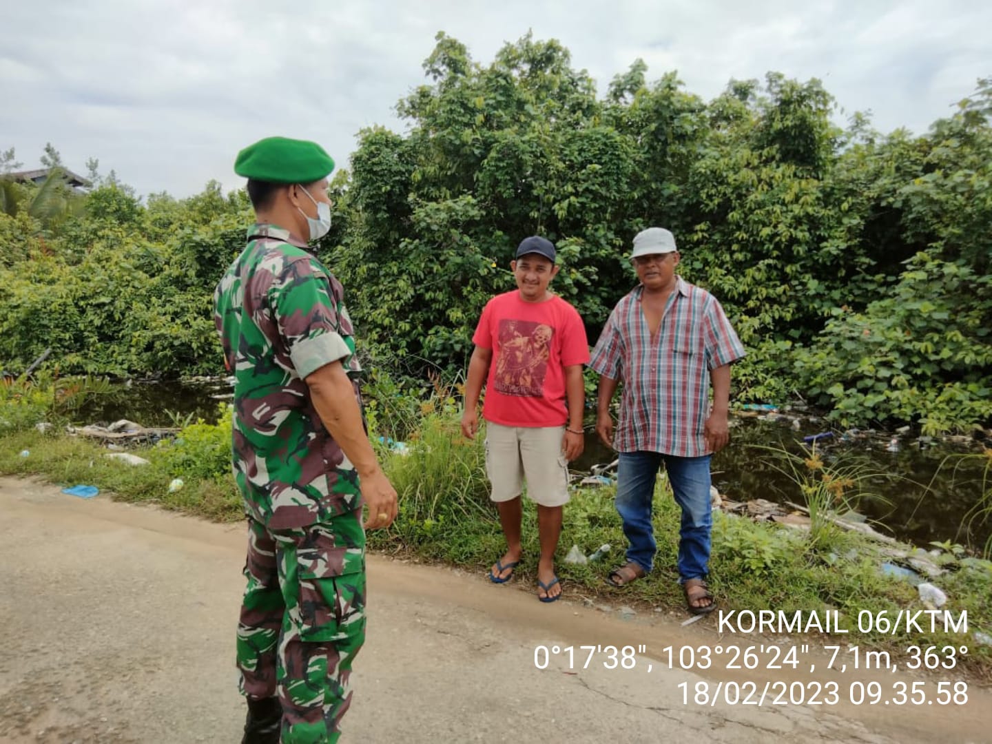 Babinsa Serda Rudi Hartono Sasar Perkebunan Warga Cegah Karhutla di Wilayah Binaan