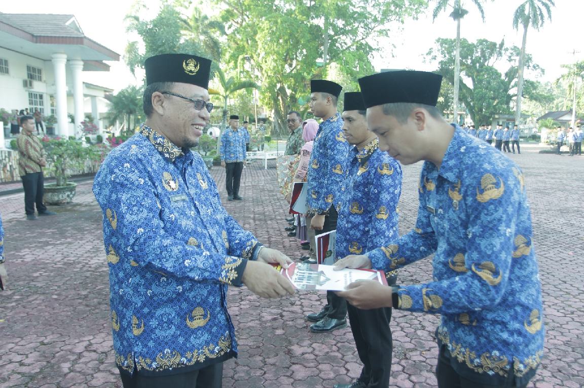 106 CPNS Terima SK PNS Dari Sekda Kabupaten Asahan