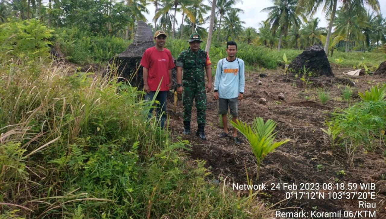 Cegah Karhutla, Babinsa Desa Sungai Simbar Laksanakan Patroli dan Sosialisasi di Wilayah Binaan