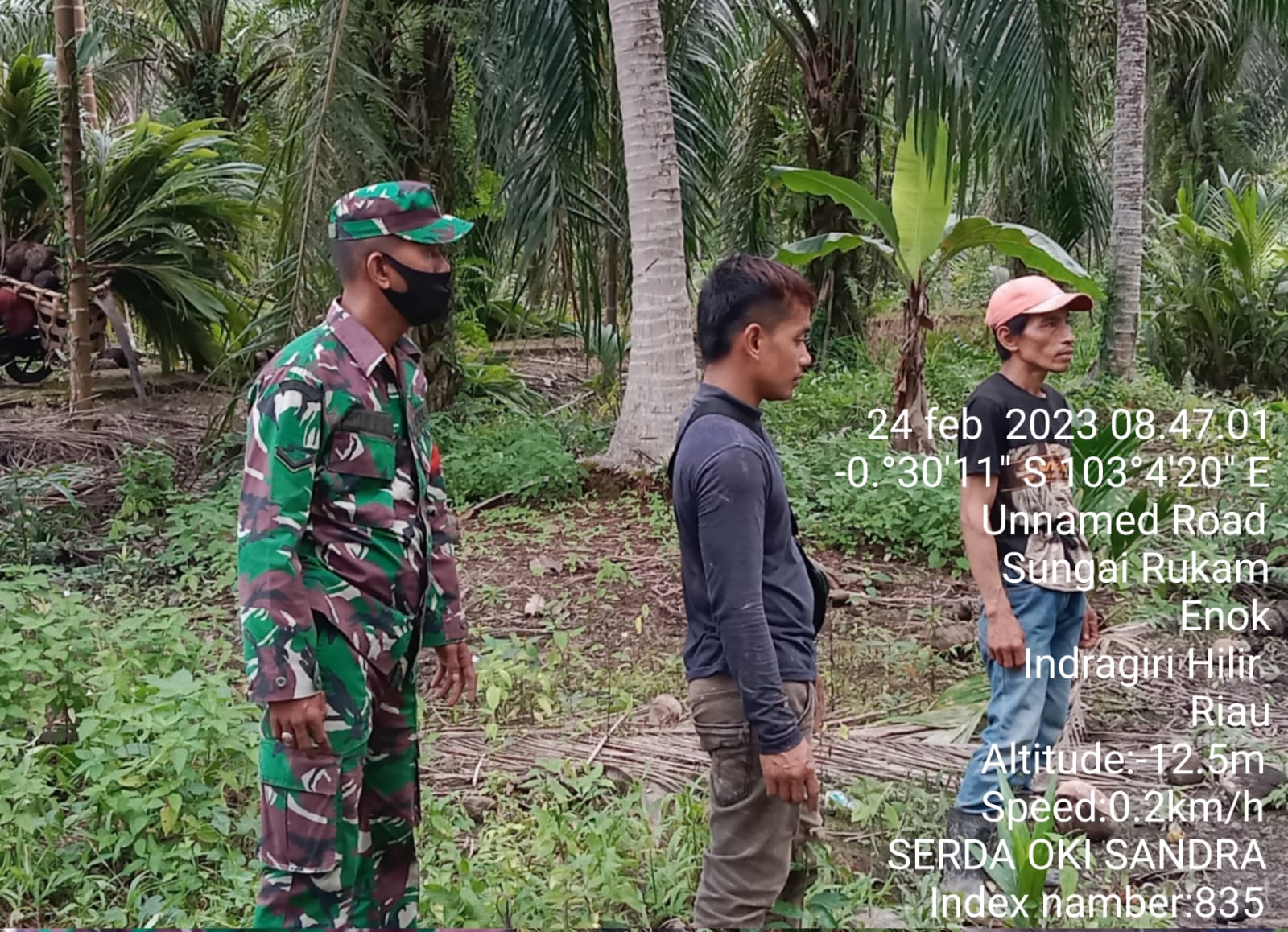 Babinsa Desa Sungai Rukam Laksanakan Patroli dan Sosialisasi Karhutla di Wilayah Binaan 