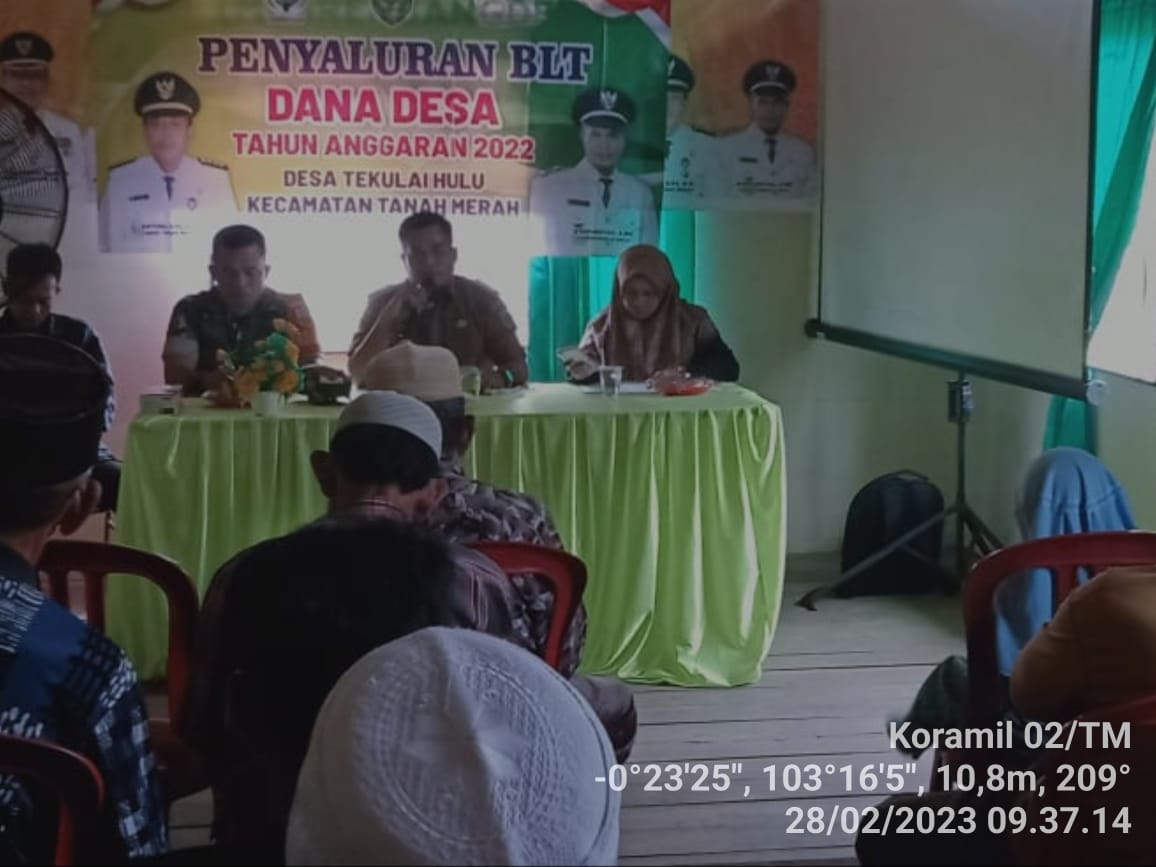 Babinsa Serda Agusmi Hadiri Musdessus Penetapan KPM BLT-DD Tahun 2023 Desa Tekulai Hulu 