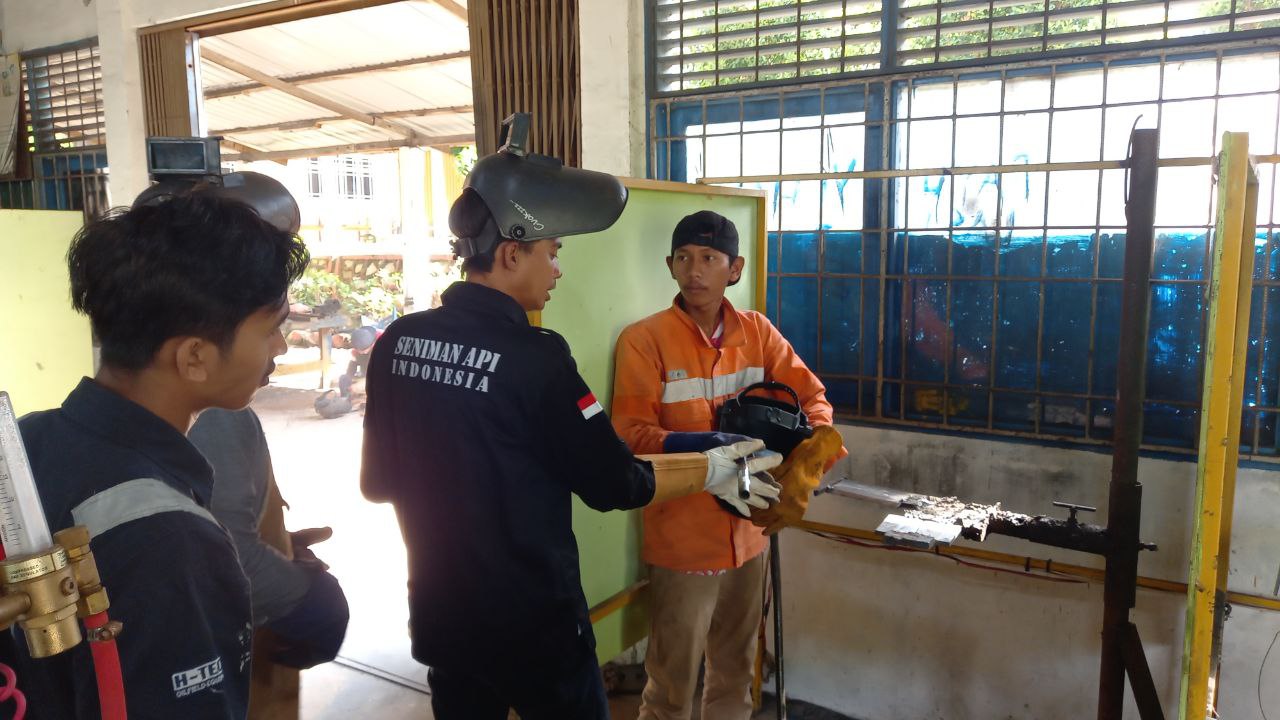 YSAI Karimun Latih 20 Pemuda Karimun Secara Gratis, Tingkatkan Kemampuan Las Dasar YSAI Karimun Latih 20 Pemuda Karimun Secara Gratis, Tingkatkan Kemampuan Las Dasar