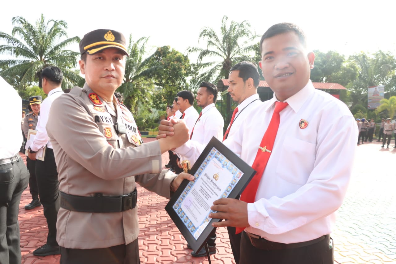 28 Personel Polres Karimun Diberi Penghargaan