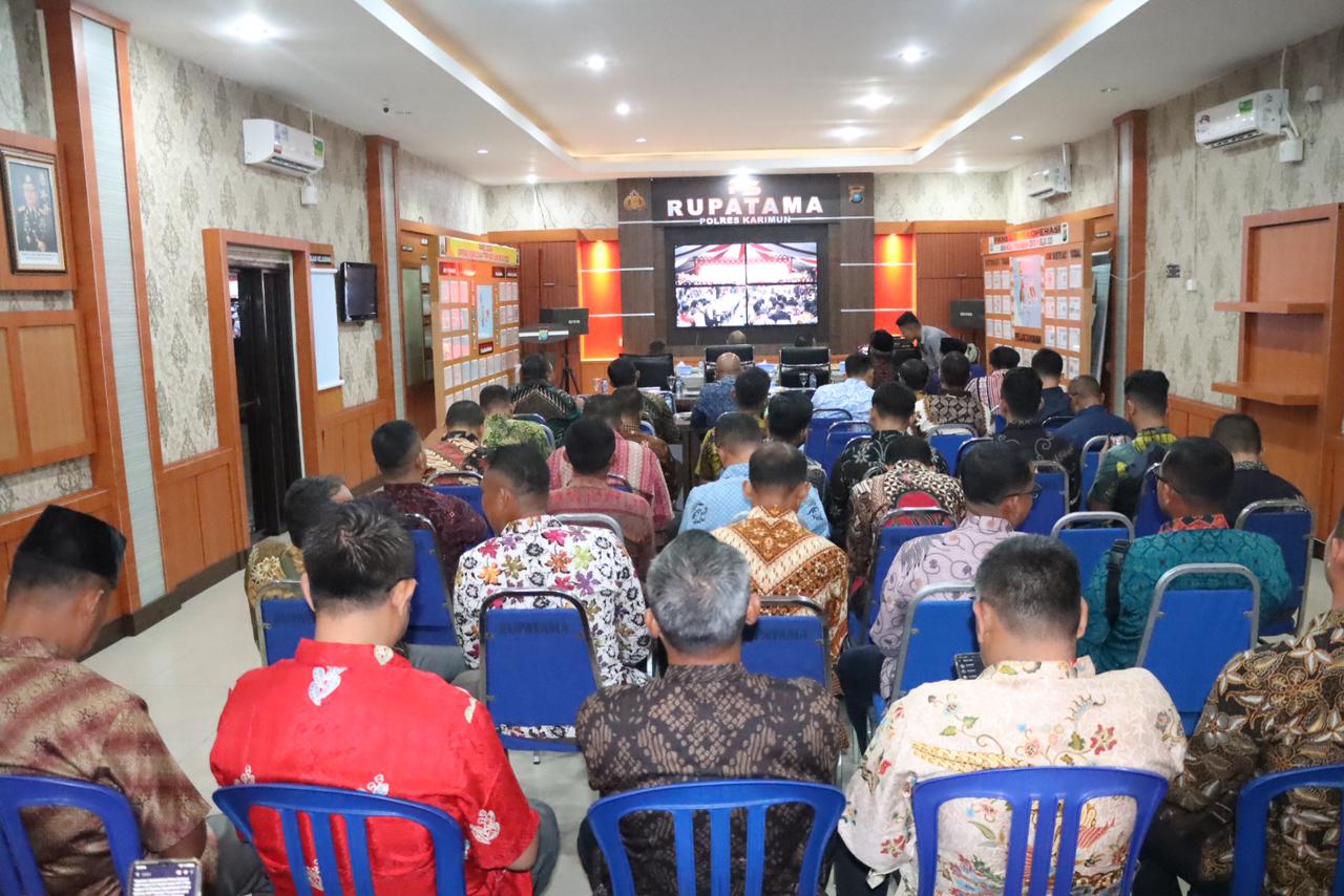 Kapolres Karimun Ikut Lestarikan Wayang Kulit, Nobar Secara Live Pagelaran Yang Digelar Mabes Polri