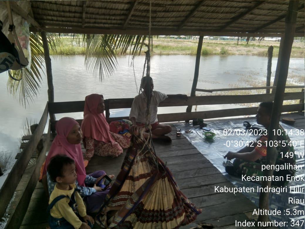 Ciptakan Hubungan Baik, Babinsa Pengalihan Laksanakan Komsos dengan Warga Binaan 