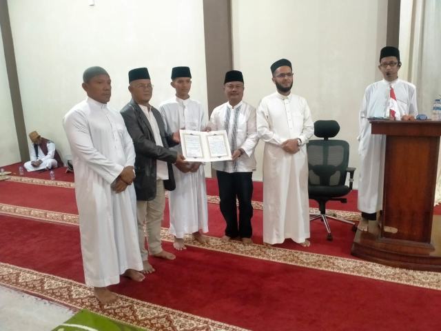 Penyerahan Sanad Qira’at dan Syhadah Hapalan Al-Qur’an 30 juz