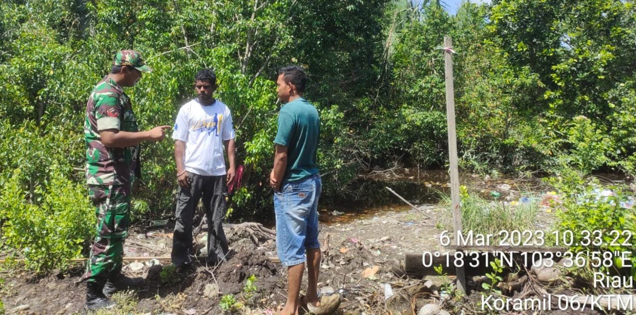 Babinsa Koramil 06/KTM Koptu Al Alim Laksanakan Patroli dan Sosialisasi Karhutla di Wilayah Binaan