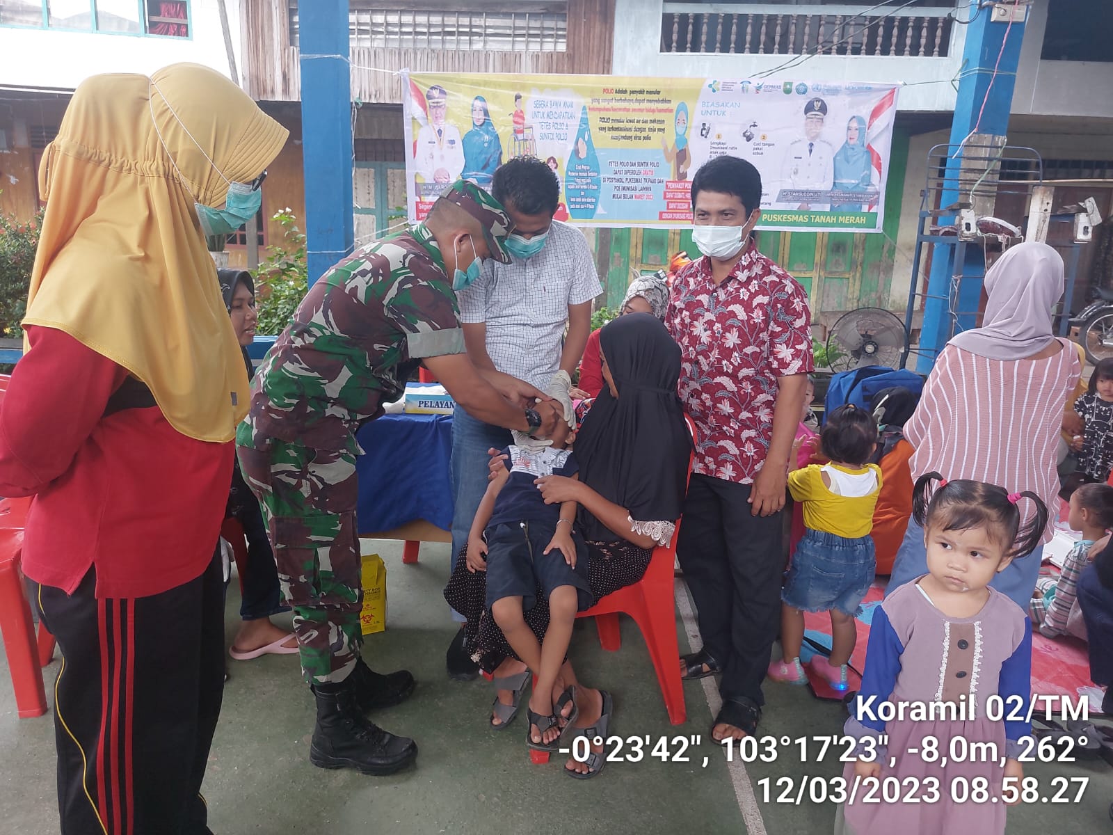 Serda Agusmi Harianto Dampingi Penyuntikan Crosh Vaksin Polio di Desa Tekulai Hilir 