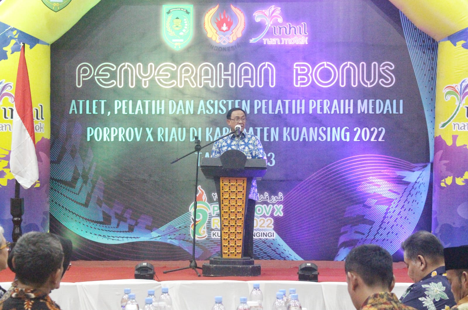 Pemda Inhil Serahkan Bonus Para Atlit Peraih Medali Porprov Riau ke-X