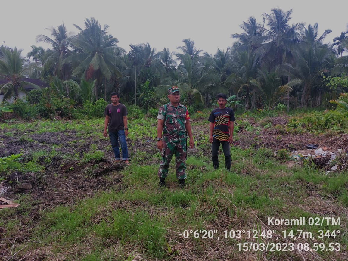 Bersama Warga Binaan, Serda Agusmi Harianto Babinsa Koramil 02/TM Laksanakan Patroli dan Sosialisasi Karhutla 