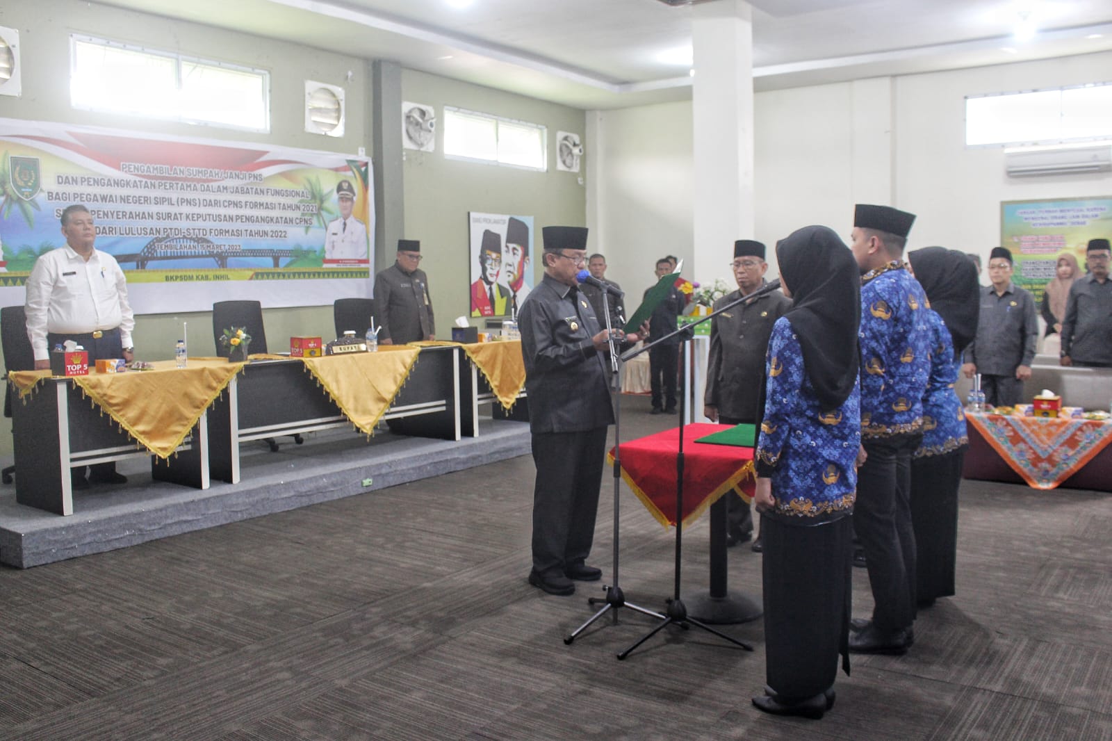 Bupati Inhil Lantik dan Pengambilan Sumpah Janji PNS, Pengangkatan Pertama Pejabat Fungsional serta Penyerahan SK CPNS Lulusan PTDI-STTD Kementerian Perhubungan