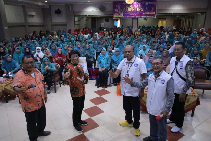 Ketua TP-PKK Kabupaten Asahan Ikuti Seminar Parenting Nasional