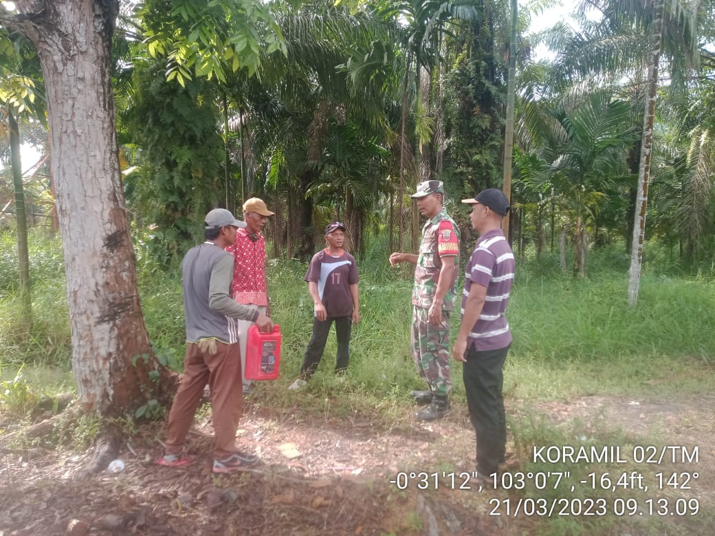 Babinsa Desa Suhada Koramil 02/TM Bersama MPA Lakukan Patroli Karhutla 