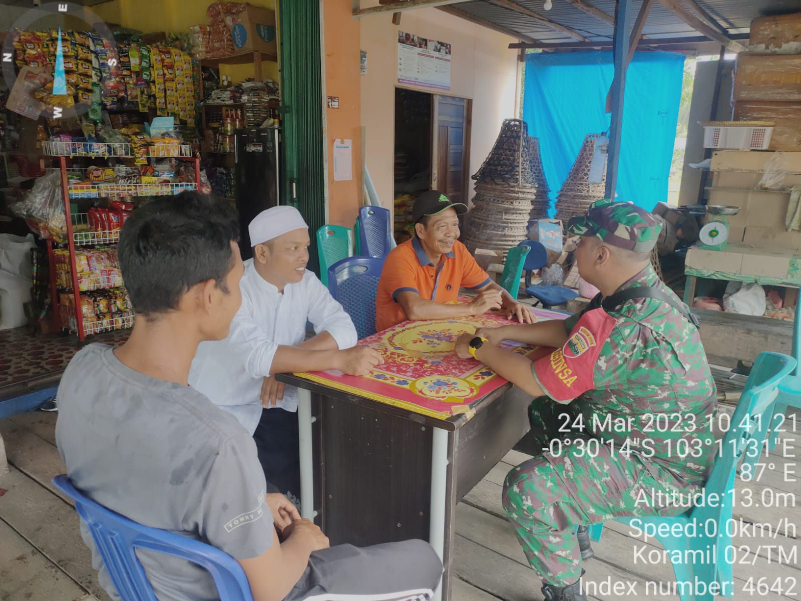 Masuk Puasa ke Dua, Babinsa Gencarkan Komsos dengan Masyarakat di Kelurahan Enok 