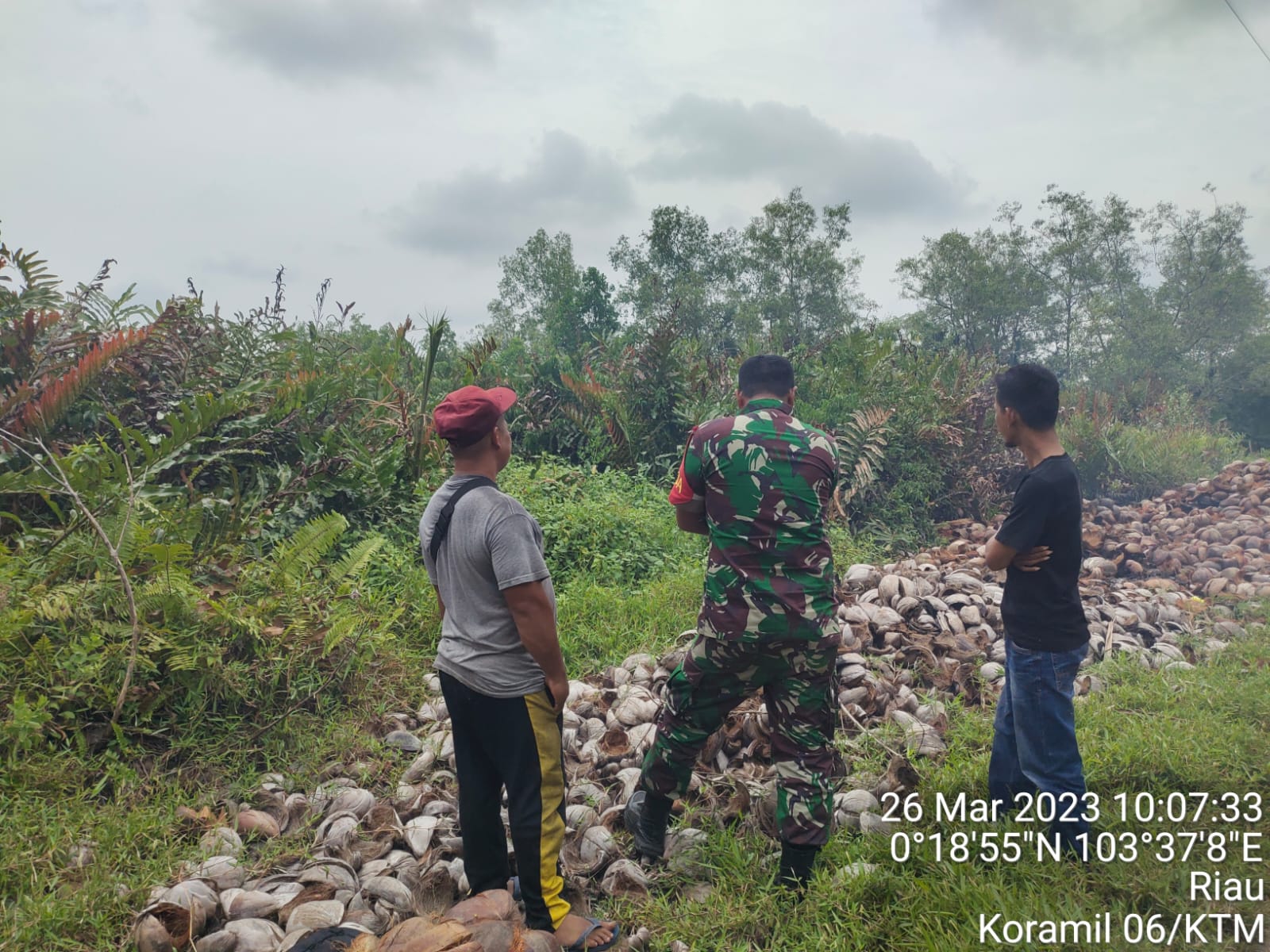 Babinsa Koramil 06/KTM Koptu Al Alim Laksanakan Patroli dan Sosialisasi Karhutla di Wilayah Binaan