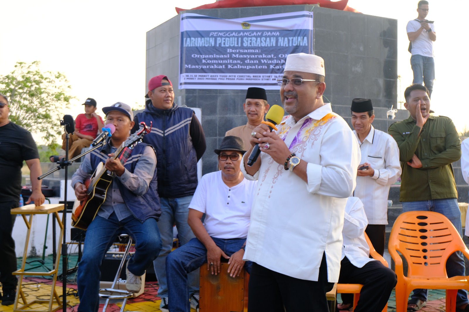 Bupati Karimun Ikut Galang Dana Untuk Korban Longsor Serasan Natuna