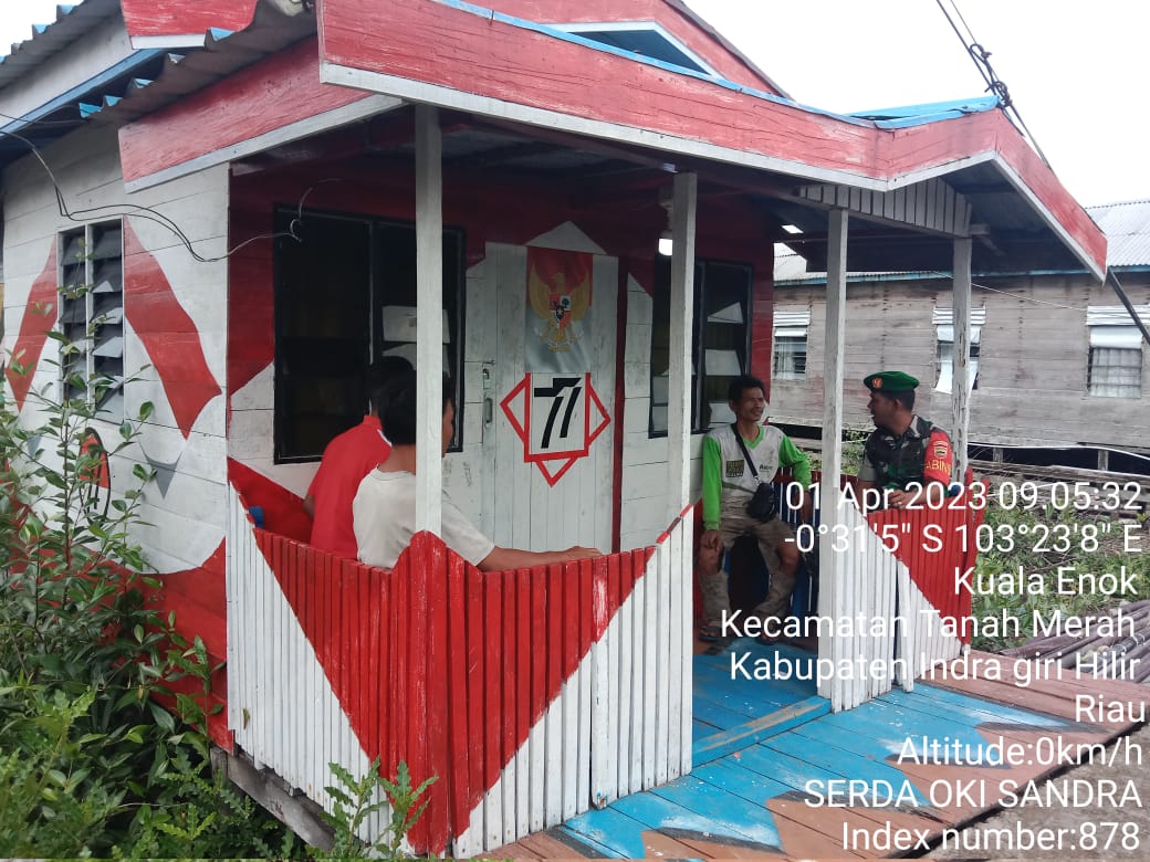 Serda Oki Sandra Babinsa Koramil 02/TM Laksanakan Komsos di Pos Kampung Pancasila Serda Oki Sandra Babinsa Koramil 02/TM Laksanakan Komsos di Pos Kampung Pancasila