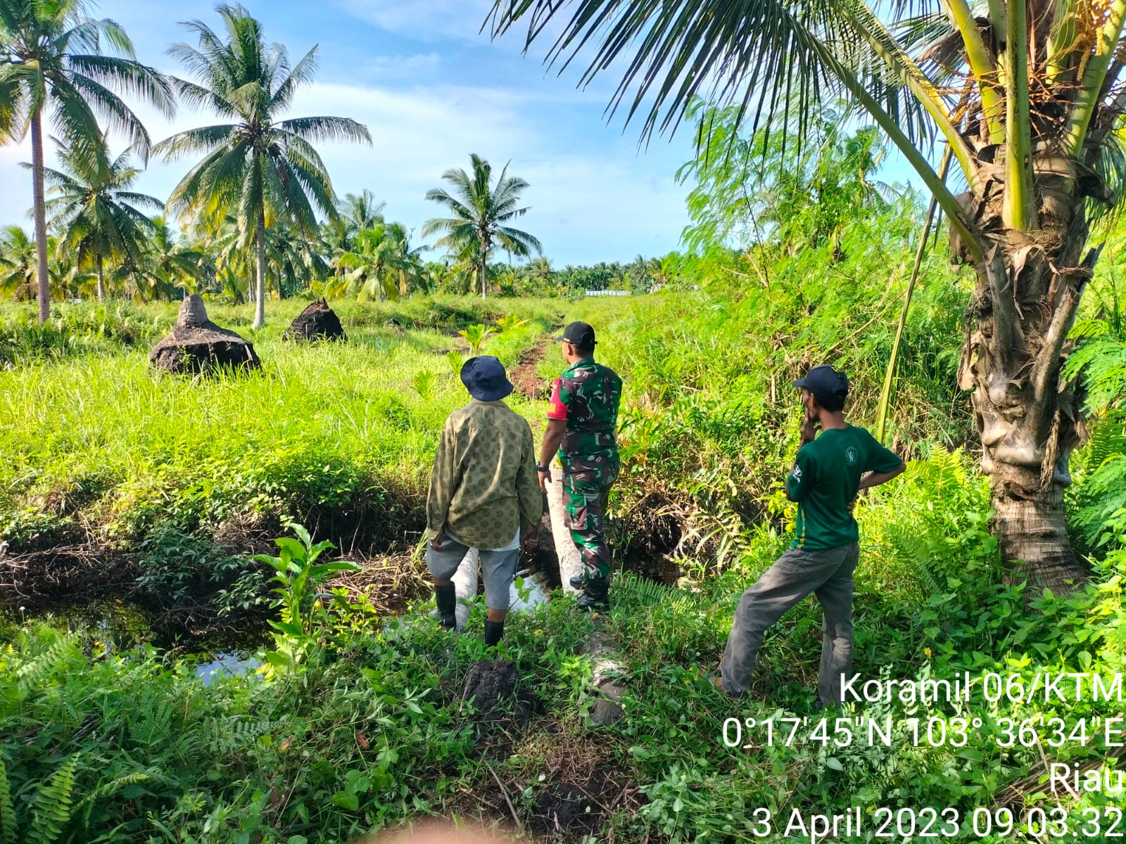 Babinsa Desa Simbar Serda Edili Zalukhu Laksanakan Pantauan Karhutla di Wilayah Binaannya 