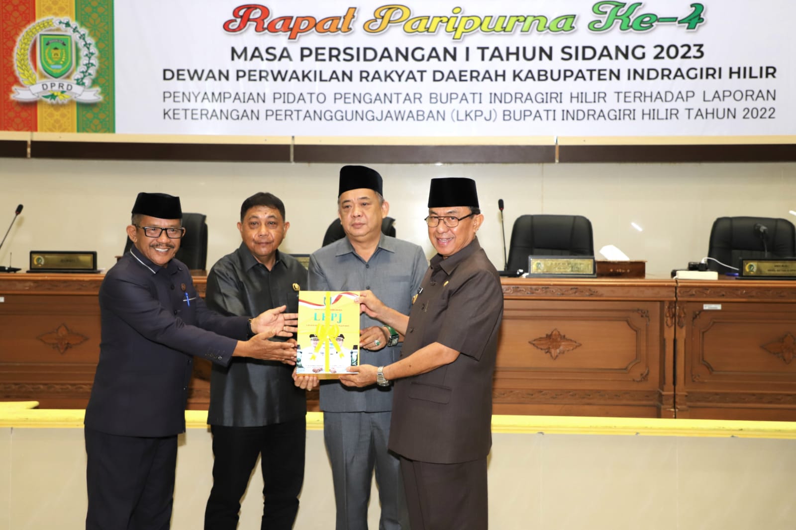 Hadiri Rapat Paripurna, Bupati HM. Wardan Sampaikan LKPJ Bupati Indragiri Hilir Tahun 2022