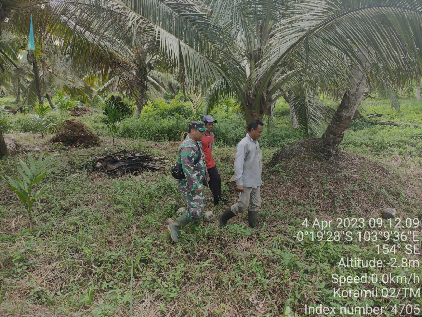 Serma Boy R Sitompul Babinsa Koramil 02/TM Laksanakan Patroli di Wilayah Binaan 