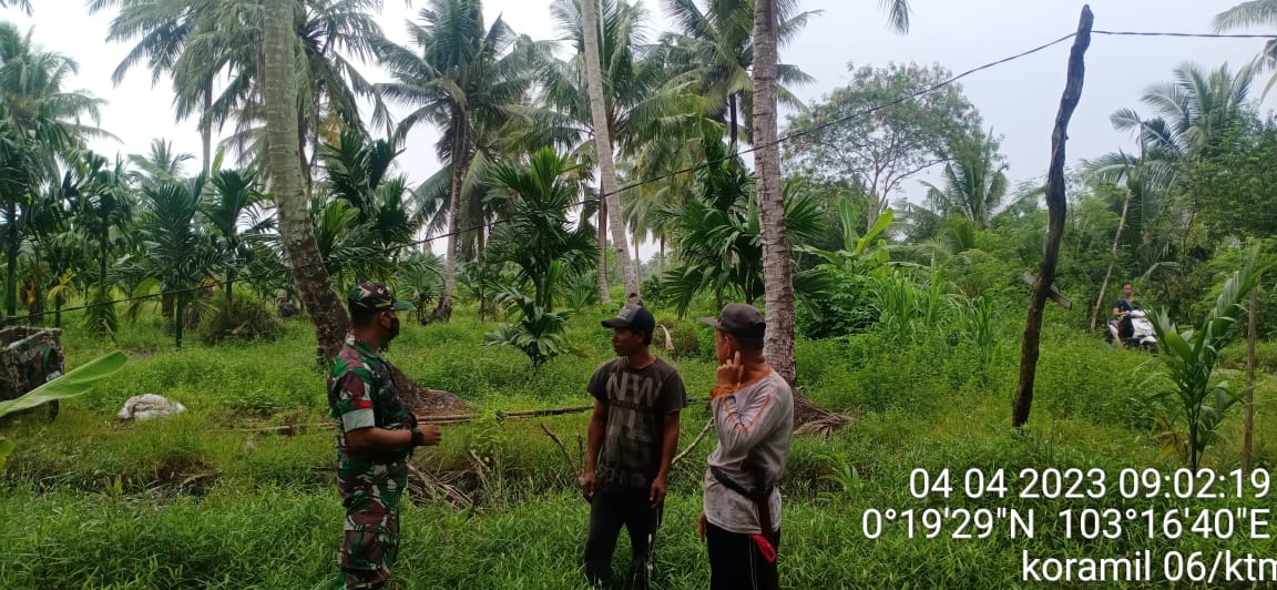 Kopda Ferry Sinaga Babinsa Koramil 06/KTM Laksanakan Patroli dan Sosialisasi Karhutla 