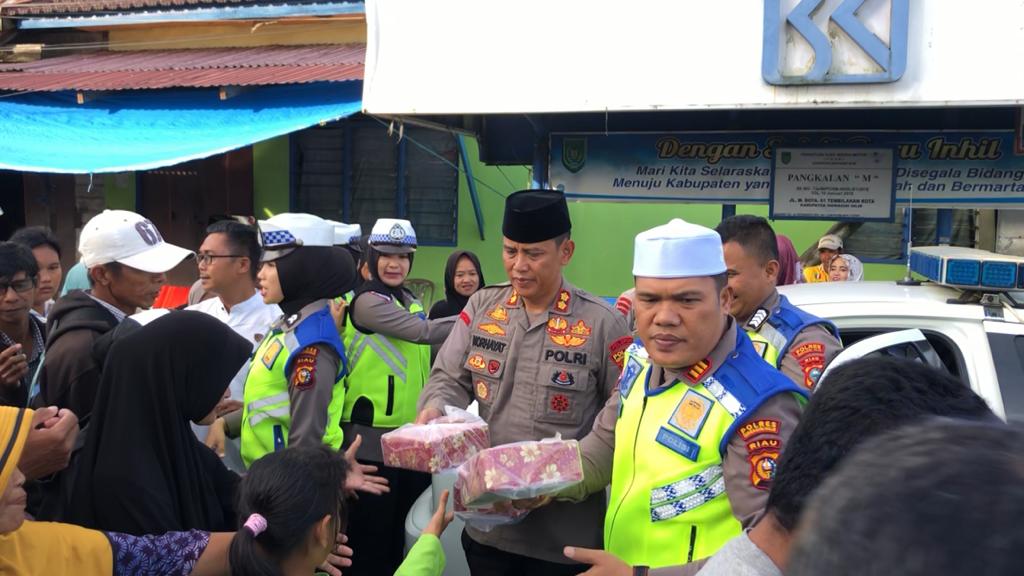 Bertamasya Sat Lantas Polres Inhil Sasar Pengurus Masjid dan Tukang Becak