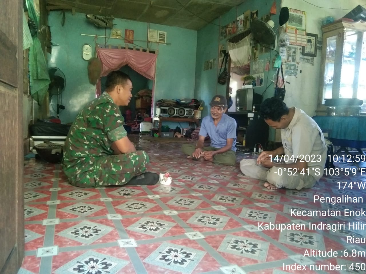 Babinsa Sertu HM Sibarani, Giat Komsos dengan Warga Binaan 