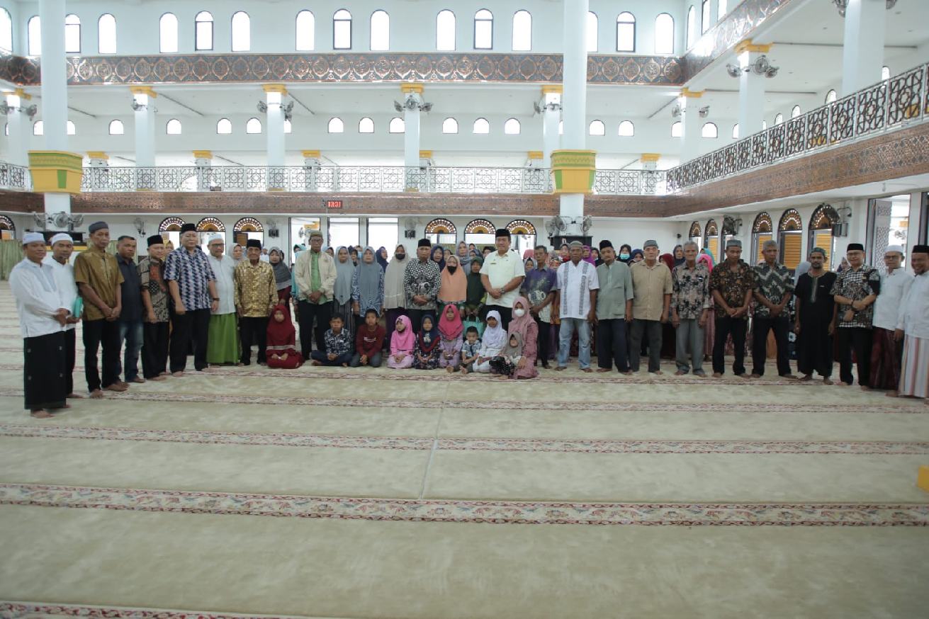 BKM Agung H. Achmad Bakrie Kisaran dan Bupati Asahan Salurkan Bantuan Kepada Anak Yatim dan Kaum Dhuafa