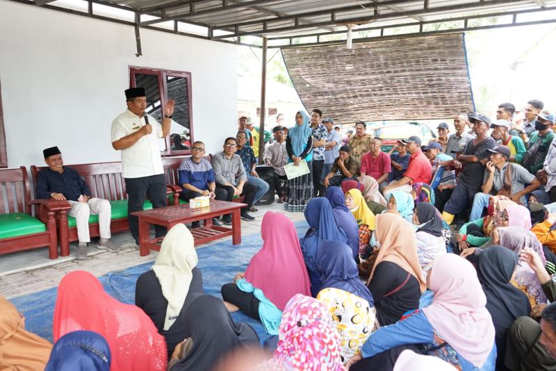 Wakil Bupati Asahan dan Baznas Salurkan Bantuan Kepada Petugas DLH