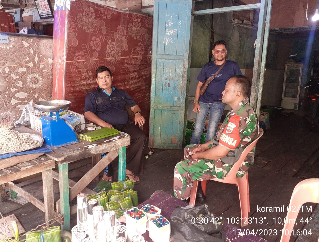 Ciptakan Hubungan Baik, Babinsa Sertu P Siregar Tingkatkan Komsos dengan Elemen Masyarakat Binaan 