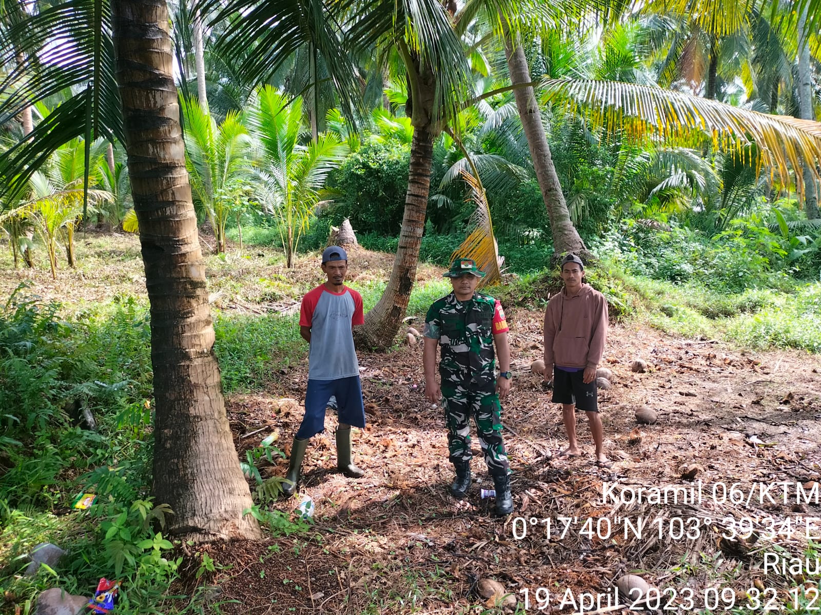 Jaga Wilayah Binaan Aman Karhutla, Babinsa Rutin Laksanakan Patroli dan Sosialisasi 