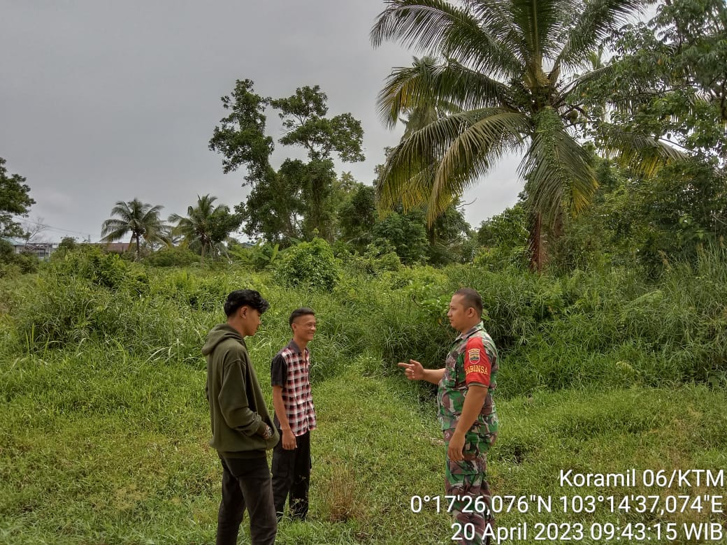 Praka Riski Amanda BB Mlaks Giat Sosialisasi dan patroli karhutla di desa kelapa Pati Jaya kecamatan Teluk Belengkong 