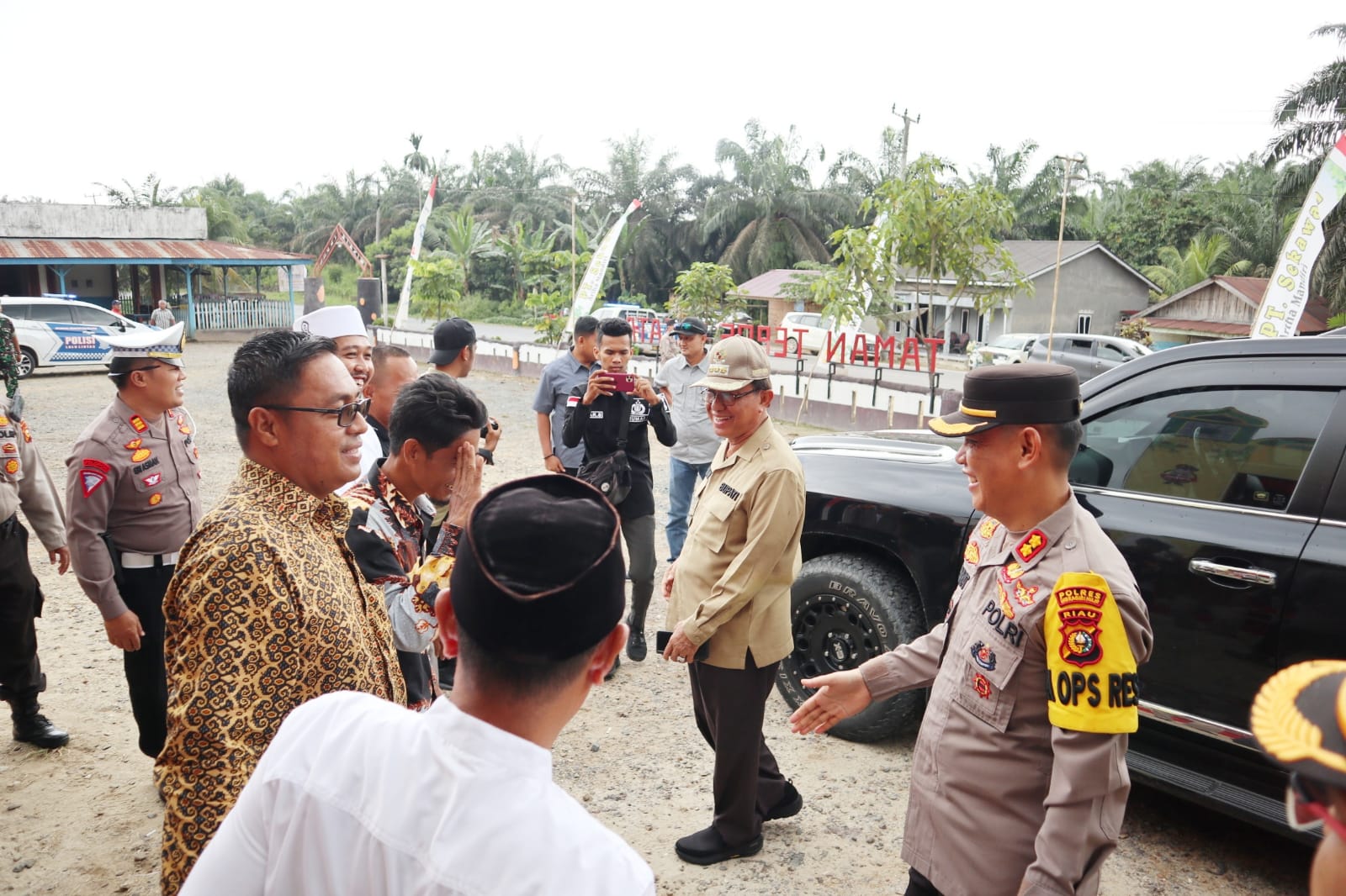 Bupati Inhil Didampingi Kapolres Tinjau Posko Terpadu Operasi Ketupat Lancang Kuning Persiapan Arus Mudik di Kelurahan Selensen