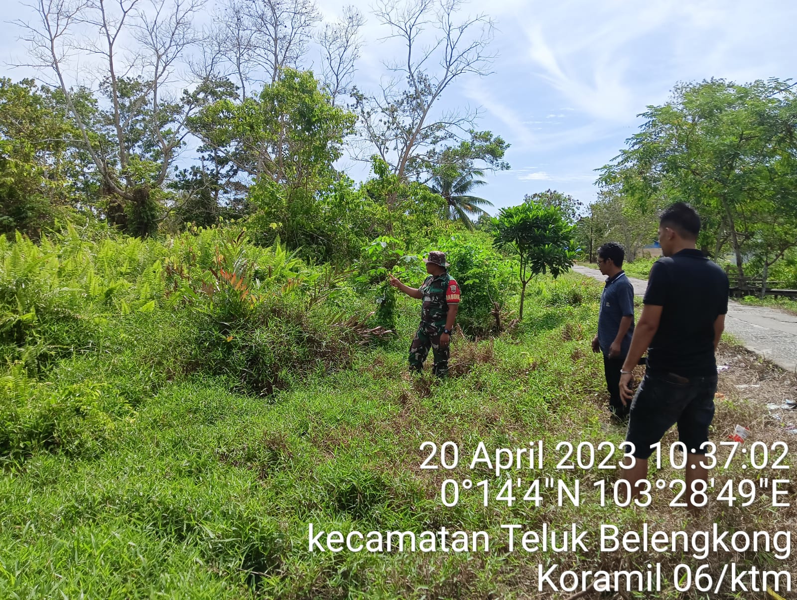 Tanpa Rasa Lelah, Babinsa Koramil 06/KTM Praka Raja Oloan Sihotang Laksanakan Giat Patroli Antisipasi Karhutla 