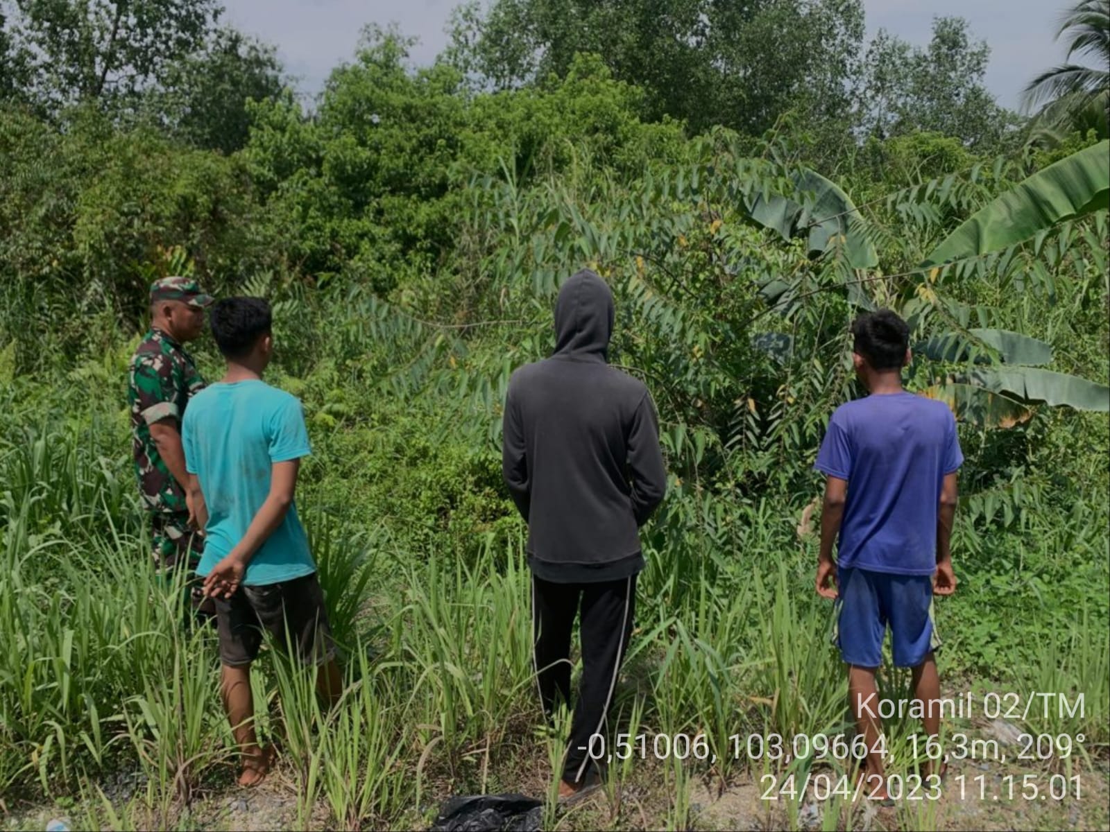 Guna Antisipasi Karhutla, Serda M Pasaribu Babinsa Koramil 02/TM Rutin Patroli dan Sosialisasi 