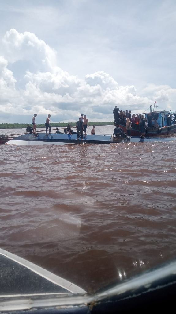 Breaking News! Speed Boat Tujuan Tembilahan – Tanjung Pinang Terbalik di Perbatasan Pulau Burung
