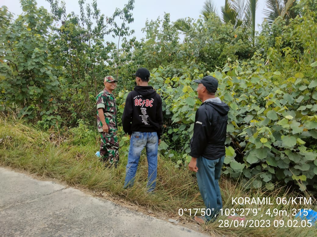 Cegah Karhutla, Serda Rudi Hartono Giat Patroli dan Sosialisasi Kepada Masyarakat 