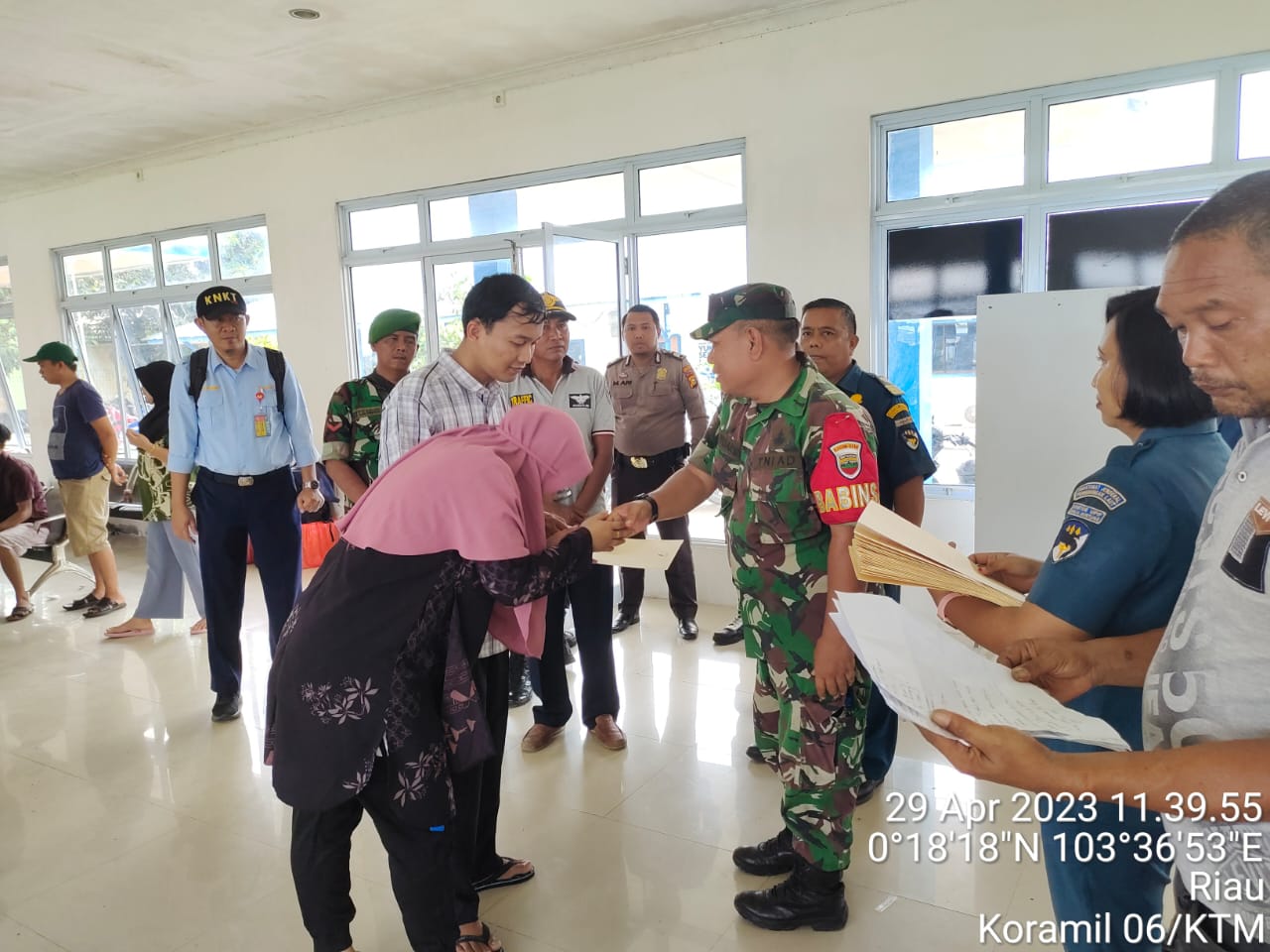 Personil Koramil 06/KTM Turut Serta Penanggulangan Kecelakaan Speedboat Evelyn Calisca 01 