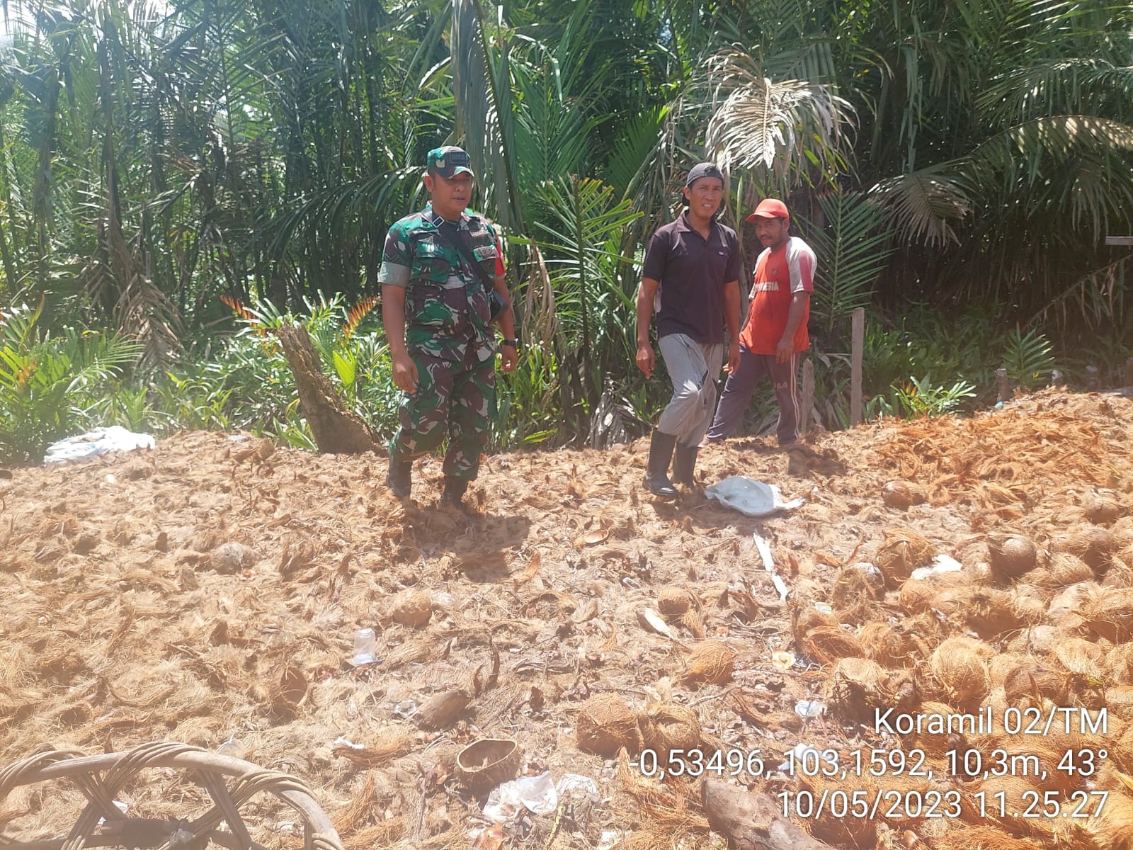 Masuk Musim Panas, Babinsa Serda M Pasaribu Lakukan Antisipasi Terhadap Karhutla di Wilayah Binaan