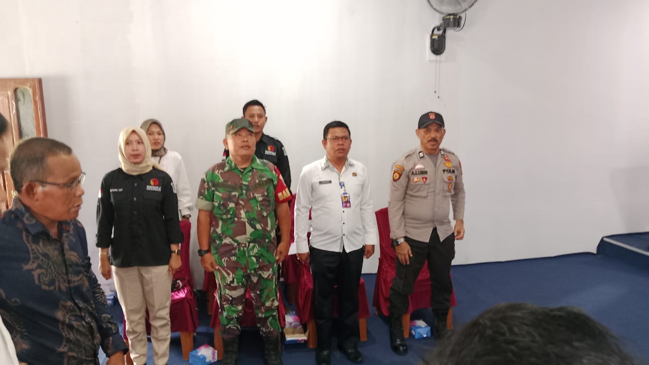 Babinsa Koramil 06/KTM Sertu Jonni Pasaribu Hadiri Acara Rapat Pleno DPSHP di Aula Kantor Camat Kateman 