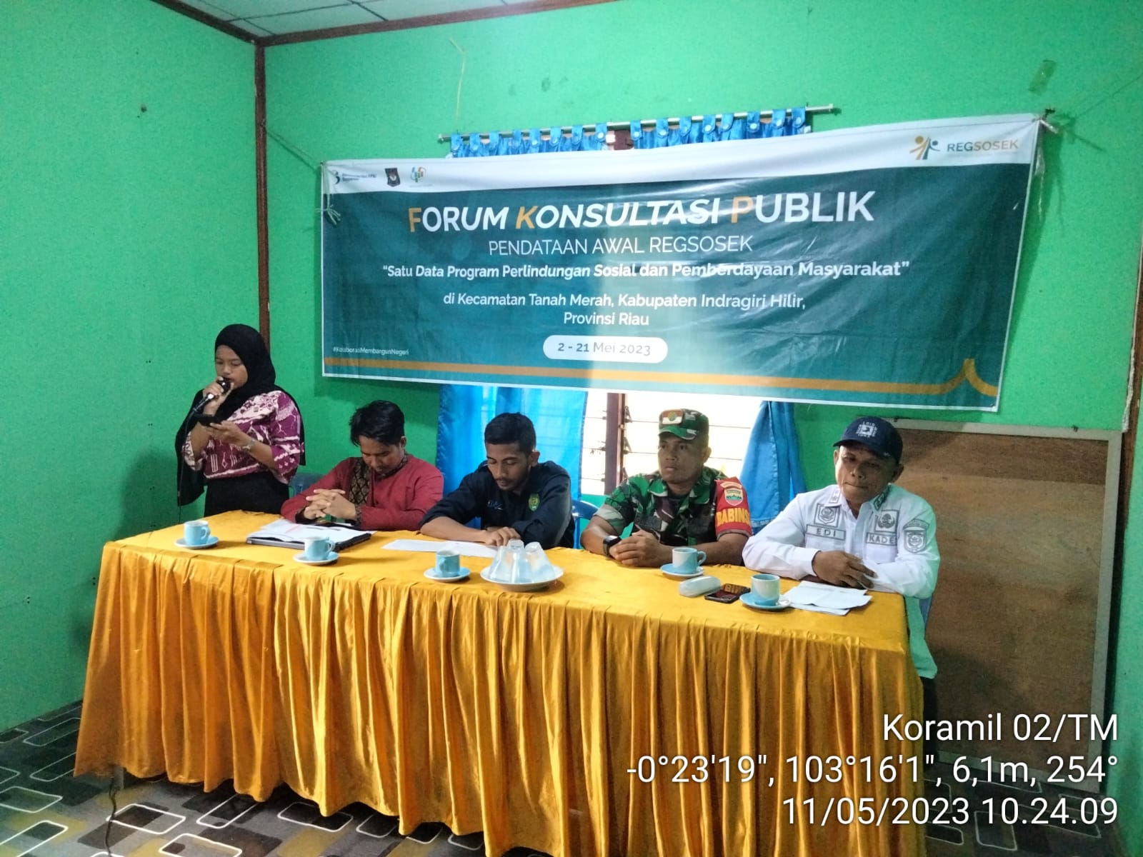 Babinsa Serda Agusmi Hadiri Rapat Kordinasi Fasilitator FKP Regsosek di Desa Tekulai Bugis 