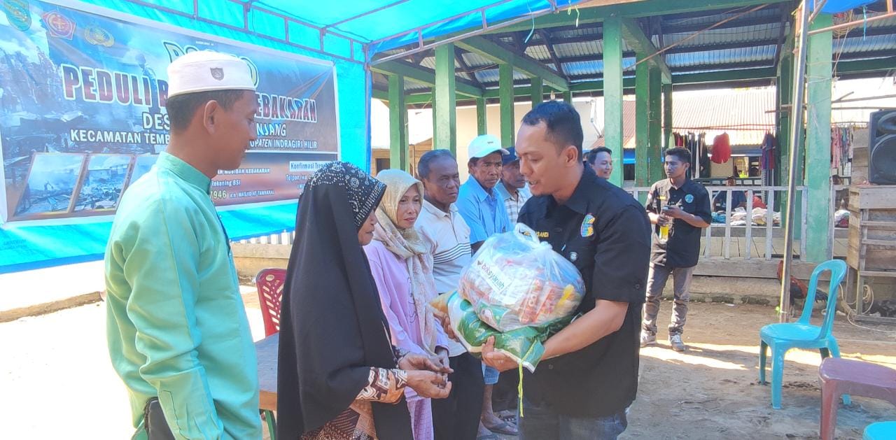 Kolaborasi Bank Riau Kepri Syariah dan IWO Inhil Salurkan Sembako Kepada Korban kebakaran