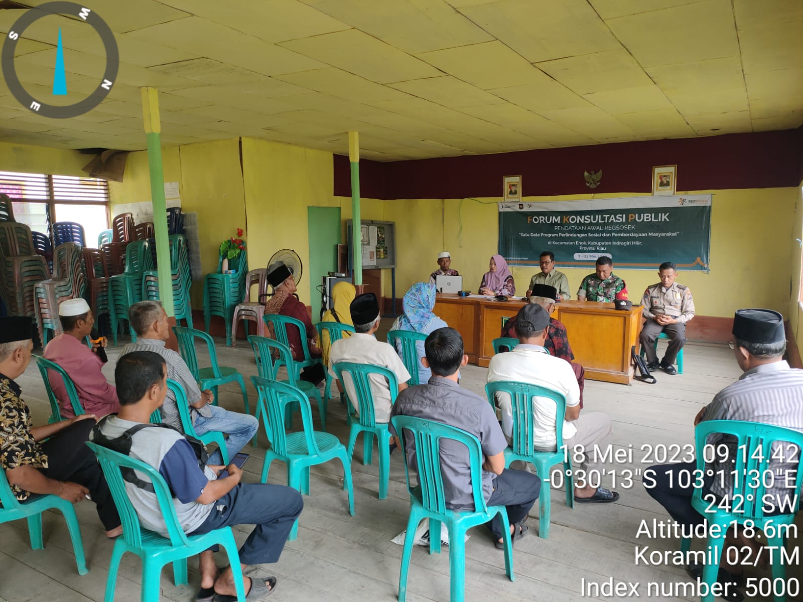 Serma Boy Babinsa Koramil 02/TM di Kelurahan Enok Dampingi Acara FKP Regsosek 