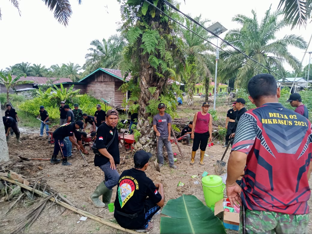 Ormas dan Masyarakat Bahu-membahu Dukung Pencapaian Target Sasaran Fisik TMMD ke-116 Kodim 0414/Inhil 