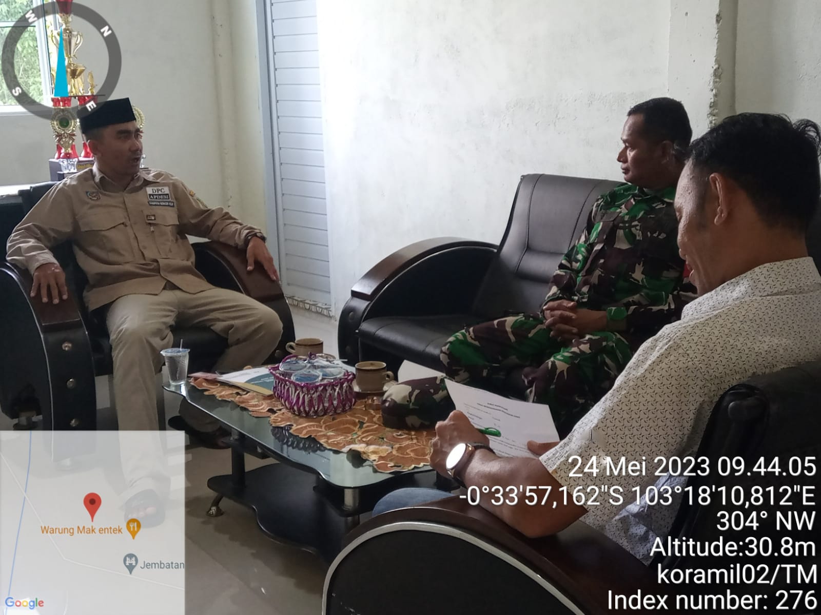 Babinsa Koramil 02/TM Giat Komsos dengan Aparatur Pemerintah Desa Sungai Nyiur 