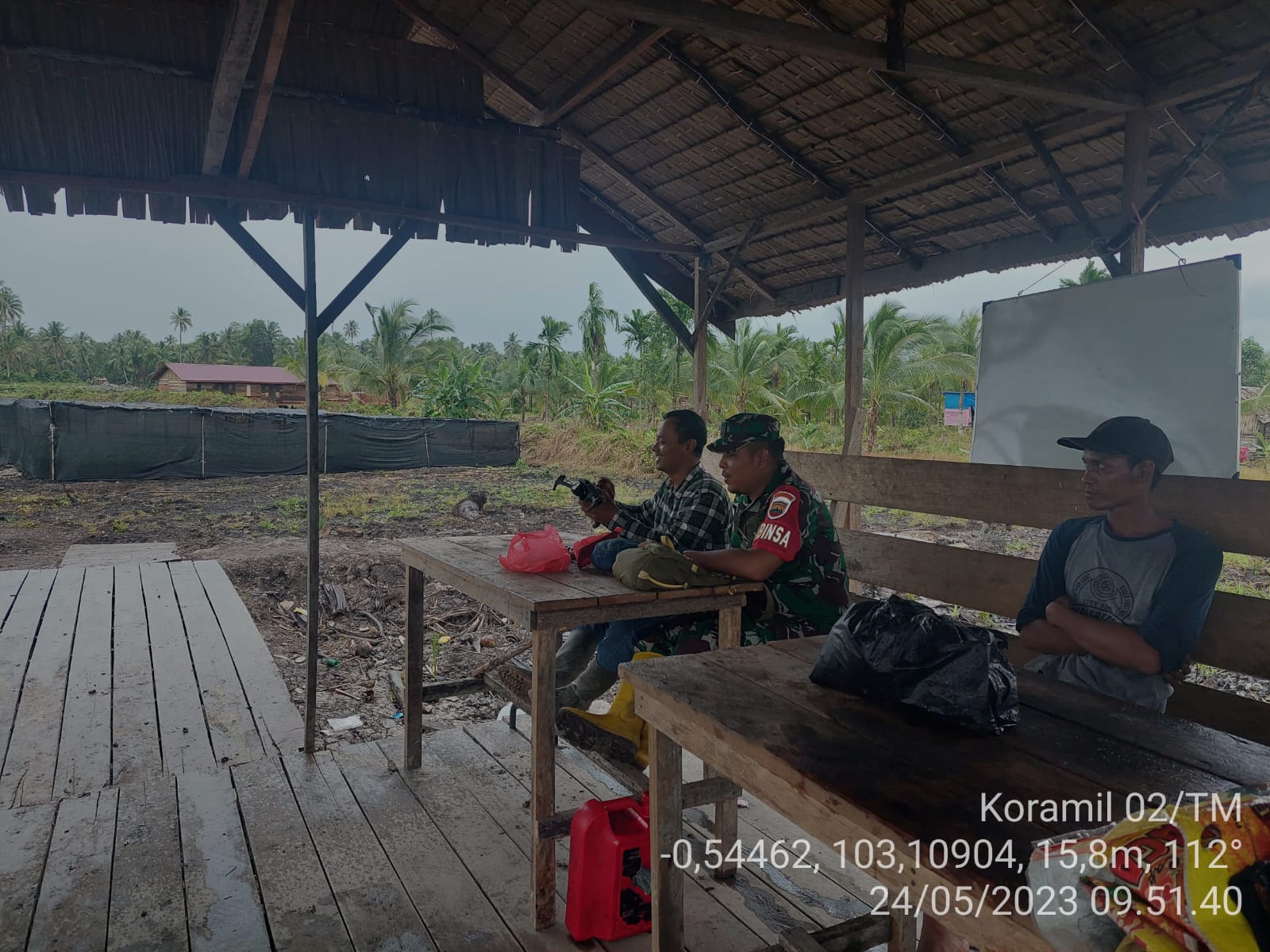 Ciptakan Kedekatan, Babinsa Koramil 02/TM Selalu Giat Komsos dengan Warga Binaan 