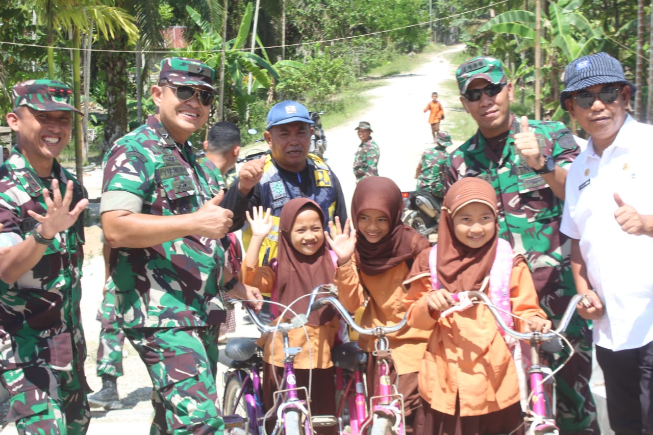 Dandim 0314/Inhil Dampingi Kunjungan Tim Wasev Mabes TNI di Lokasi Sasaran Fisik TMMD ke- 116 